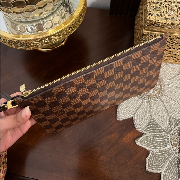 Louis Vuitton Damier Neverfull Pouch/Clutch- BRAND NEW - Picture 12 of 12